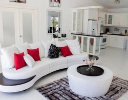 Romantic two Bedroom Deluxe Villa With all Modern Conveniences Oda Düzeni