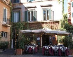 Rome With a Garden Delightful 1 Bedroom Apartment With Private Garden in Historic Trastevere Oda