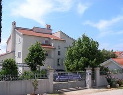 Apartments & Rooms Petra Dış Mekan