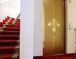 Royal Grand Hotel Lobi