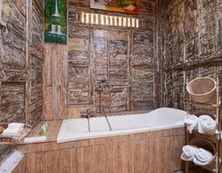 Royal Jj Ubud Resort and Spa Deluxe Twin Room or Double Banyo Tipleri