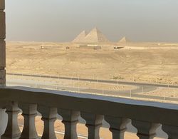 Royal Pyramids View Oda Düzeni