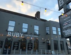 RUBY Pub & Hotel Dış Mekan