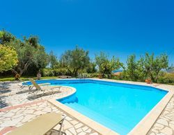 Villa Russa Dionisis Large Private Pool Walk to Beach Sea Views Wifi Car Not Required - 2017 Oda