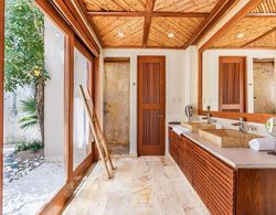 Rustic Private Bungalow at Green Village w Picuzzi Included Oda