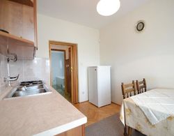 Ruža - Comfortable 2 Bedrooms Apartment - A1 Yerinde Yemek