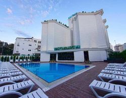S White Hotel Havuz