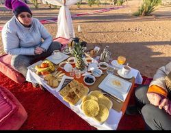 Saharian Luxury Camp Yerinde Yemek