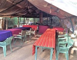 Samburu Riverside Camp Yerinde Yemek