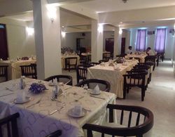 Hotel Saramati Yerinde Yemek