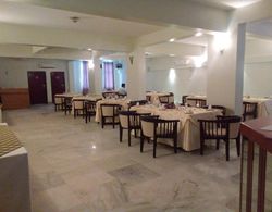 Hotel Saramati Yerinde Yemek