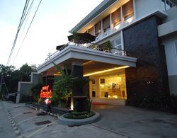 Hotel Scarlet Makassar Dış Mekan