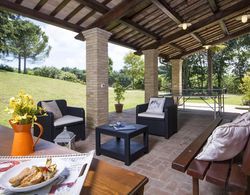 Scenic Holiday Home in Fano With Private Garden and Terrace Oda Düzeni
