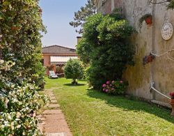 Scenic Villa in Lido di Venezia With Garden Dış Mekanlar