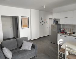 Seafront Apartment in Durres Oda Düzeni
