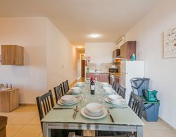 Seashells 2 Bedroom Apartment by Getaways Malta İç Mekan