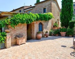 Secluded Farmhouse in Montalcino With Swimming Pool Dış Mekan