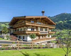 Secluded Farmhouse in Tyrol near Ski Area Dış Mekan