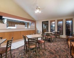 Serena Inn & Suites - Rapid City Yerinde Yemek