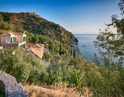 Serene Villa in Pera Melana near Sea Dış Mekan