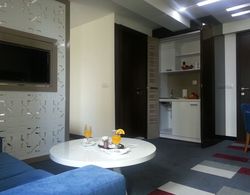 Serviced Apartment- Free Parking - Breakfast bar İç Mekan