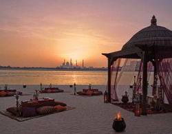 Shangri-la Hotel Qaryat Al Beri Abu Dhabi Yeme / İçme