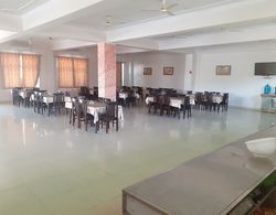 Hotel Shiv Palace Yerinde Yemek