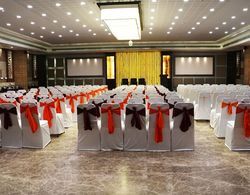 Silver Cloud Hotel & Banquets Ahmedabad Genel