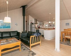 Simplistic Holiday Home in Jutland With Swimming Pool İç Mekan