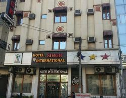 Hotel Singh International Dış Mekan