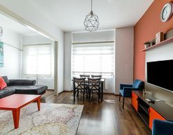 Şişli'de Dayalı Döşeli Modern Daire Oda