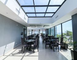 Skylight Suites Restaurant Bar Genel