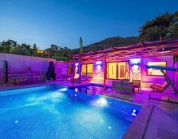 Sleek Villa With Pool Backyard Jacuzzi in Kas Oda