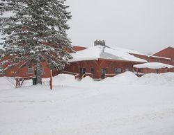 Snow Cap Inn Dış Mekan