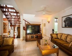 Sosua Vacation Villa In Town Walled and Private With Pool Oda Düzeni
