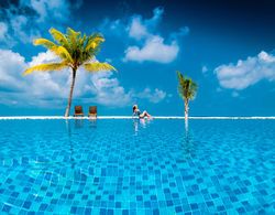 South Palm Resort Maldives Havuz