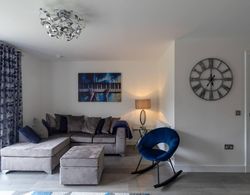 Spacious 2 Bedroom Modern Apartment in Inverness Oda Düzeni
