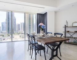Spacious 2BR Dubai Marina Apartment, Amazing Location! İç Mekan