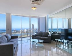 Spacious 3 Bedroom Apartment on the 39th Floor With Pool Oda Düzeni