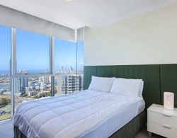 Spacious 3 Bedroom Apartment on the 39th Floor With Pool Oda Manzaraları