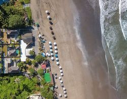 Spacious 3 Bedrooms Private Pool Beachfront Villa in Seminyak Dış Mekan