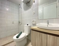 Spacious And Homey 2Br Apartment At Newton Residence Banyo Tipleri