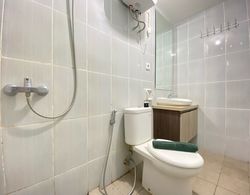 Spacious And Homey 2Br Apartment At Newton Residence Banyo Tipleri