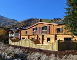 Spacious Chalet in Kaprun with Hot Tub Dış Mekan