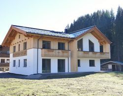 Spacious Chalet in Saalbach-hinterglemm With Sauna Dış Mekan