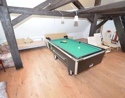 Spacious Cottage for Groups With Billiards and Sauna With 8 Bedrooms Oda Düzeni