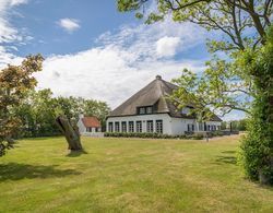 Spacious Farmhouse in Dutch Coast, Texel With Garden Dış Mekan