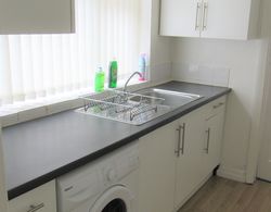 Spacious Flat Fenham Mutfak