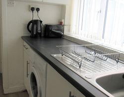 Spacious Flat Fenham Mutfak