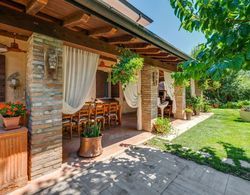 Spacious Holiday Home in Castelbelforte With Swimming Pool Öne Çıkan Resim